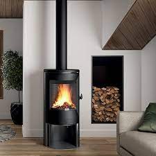 Купить Печь-камин Invicta Poele Neosen Etanche в интерьере чугунная в Пинске в Пинске