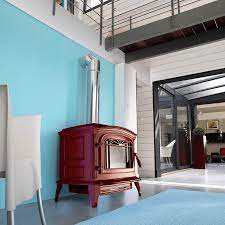 Купить Печь-камин Invicta Bradford красная эмаль в интерьере чугунная в Пинске в Пинске