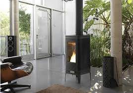 Купить Печь-камин Invicta Iwaki on base в интерьере чугунная в Пинске в Пинске