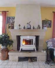 Печь-камин чугунный Invicta Bradford в интерьере Амазонка бай фото в Пинске