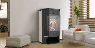 Стальной недорогой камин с дровницей Теплодар Румба фото в интерьере в Пинске