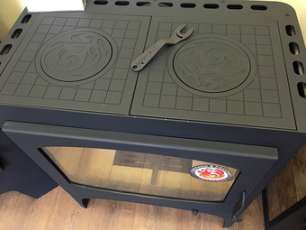 Недорогой камин Бавария Эко с плитой 2 конфорки фото в Пинске