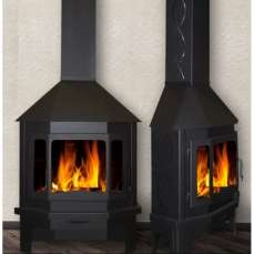 Стальной недорогой камин Бавария Мюнхен с большим стеклом фото в интерьере в Пинске