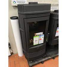 Печь-камин Invicta Gomont в интерьере Амазонка бай фото в Пинске