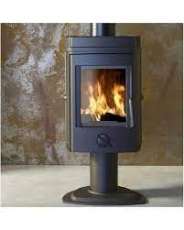 Печь-камин чугунный Invicta Mesnil в интерьере Амазонка бай фото в Пинске