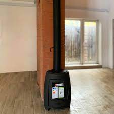 Печь-камин чугунный Invicta La Borne 2 в интерьере Амазонка бай фото в Пинске