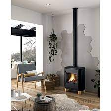 Печь-камин чугунный Invicta Carolo в интерьере Амазонка бай фото  в Пинске