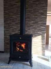 Печь-камин чугунный Invicta Altea в интерьере Амазонка бай фото в Пинске