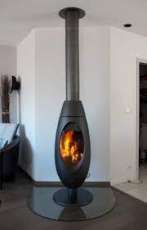 Печь-камин чугунный Invicta Ove в интерьере Амазонка бай фото в Пинске