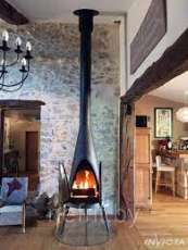 Печь-камин чугунный Invicta Pow-Wow в интерьере Амазонка бай фото в Пинске