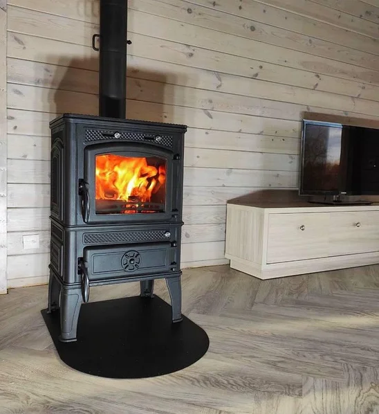 Печь-камин чугунный FireWay Dacha в интерьере с варочной поверхностью чёрный Амазонка бай фото в Пинске