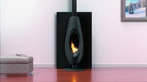 Печь-камин чугунный Invicta OVATIO в интерьере Амазонка бай фото в Пинске